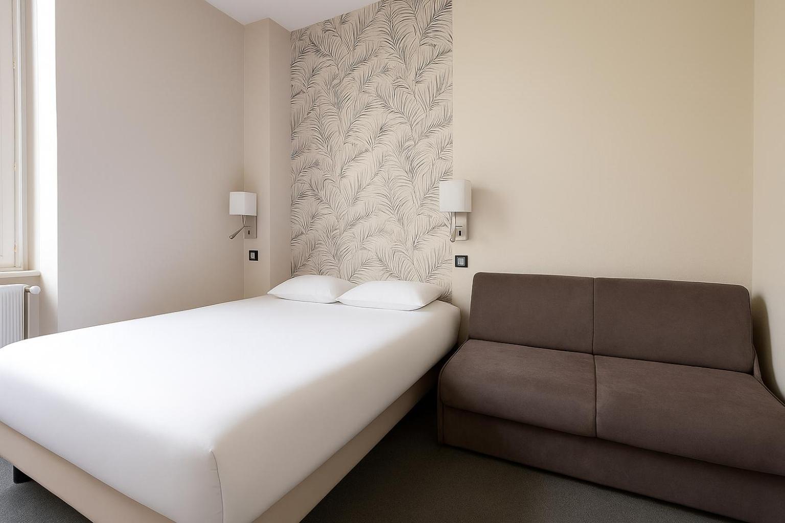 Double Bed Room and 1 single sofa,1674696428:JPEG